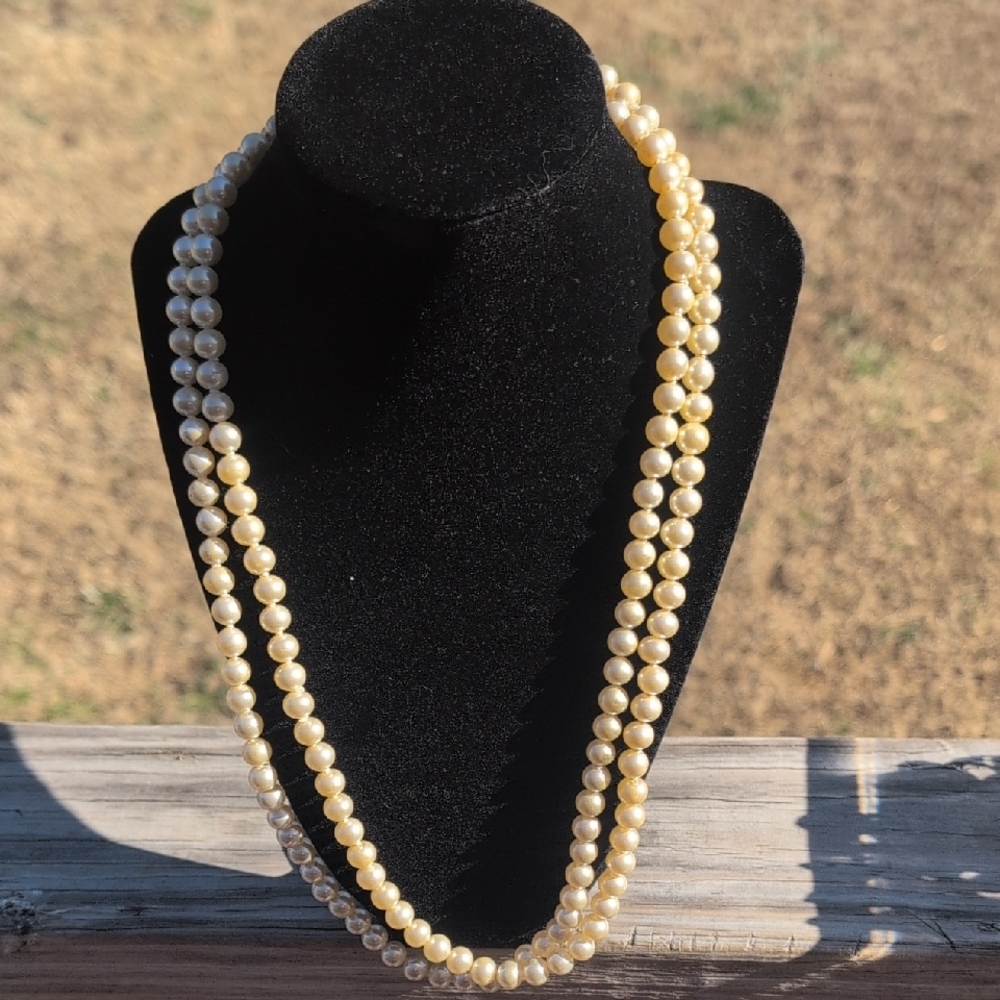 Elegant Faux Pearl Necklace